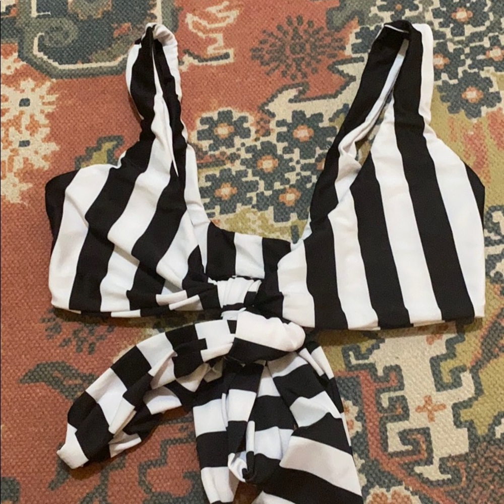 MIKOH NEW NEPAL WRAP MEDIUM BIKINI TOP SWIMSUIT